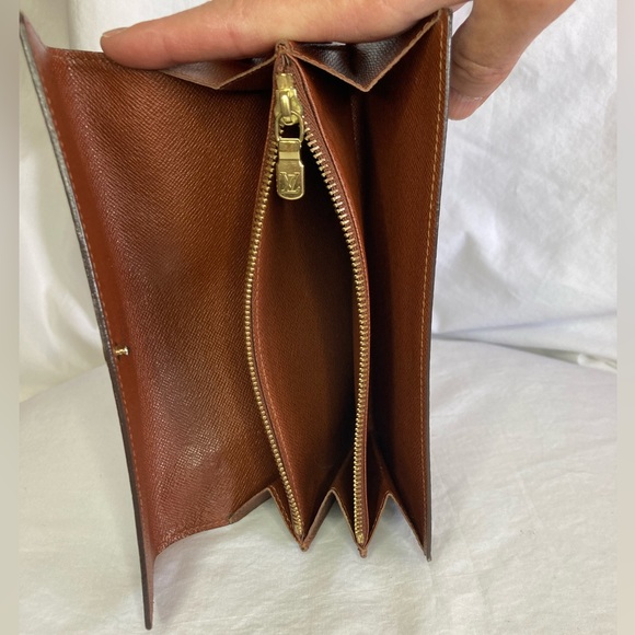 Authentic Louis Vuitton Sarah Wallet - Picture 4 of 5